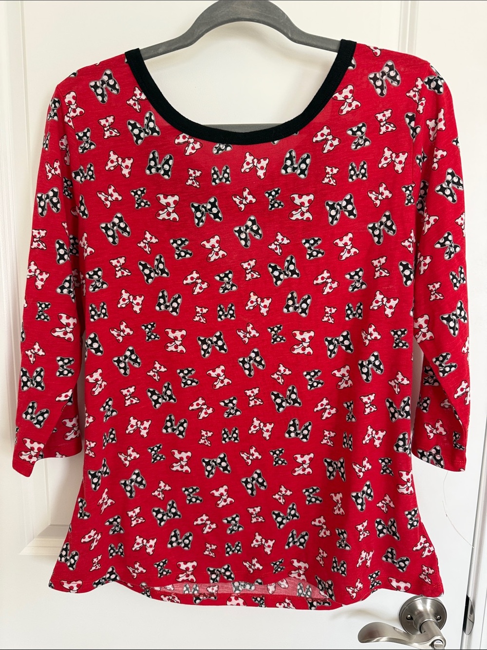 Disney Minnie Mouse Women’s Red Bow-Print Scoop Neck Top